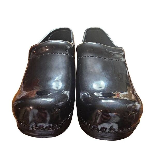 Bjorndal Ally Black Patent Leather Nursing Clogs Size 7 136217 Women’s EUC - Picture 2 of 9